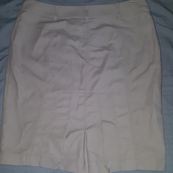 Beige skirt - Picture 2 of 5